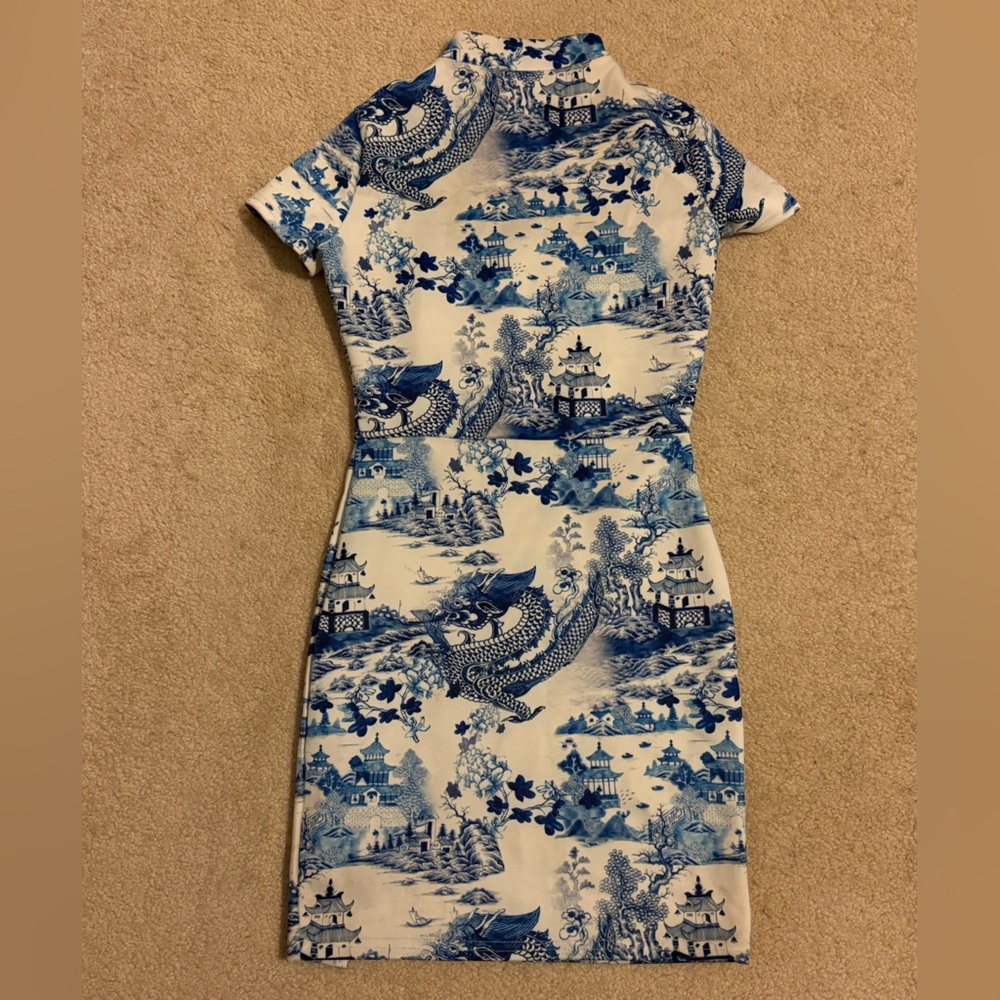 PrettyLittleThing Blue and White Artistic Dress - Picture 4 of 4